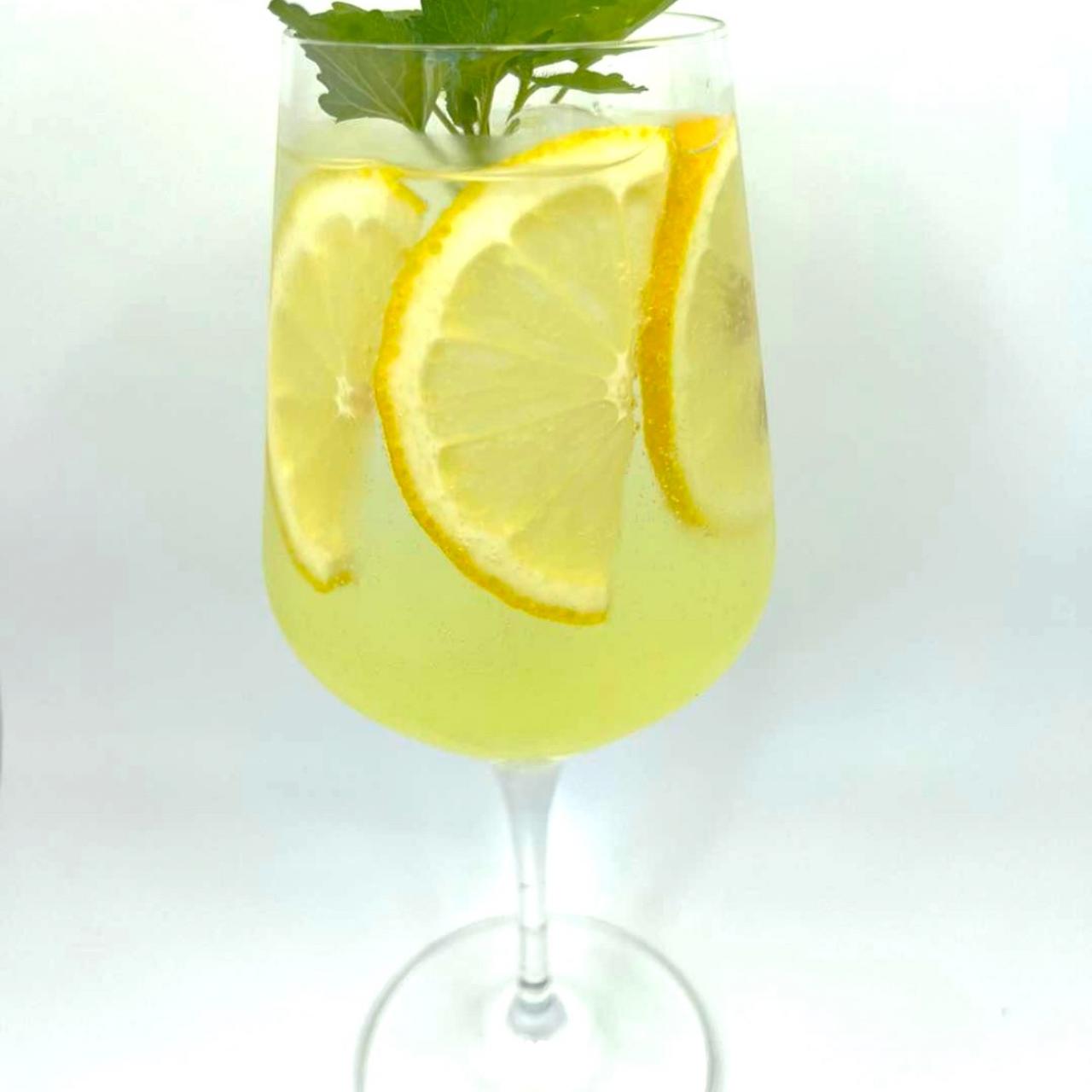 Limoncello Spritz